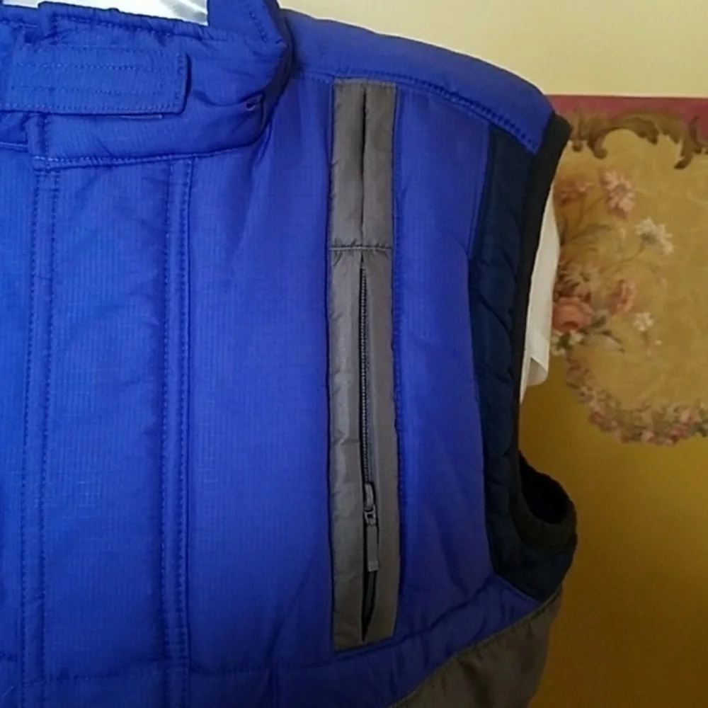WOMAN'S NIKE OUTDOOR VEST (sz 12-14)‎